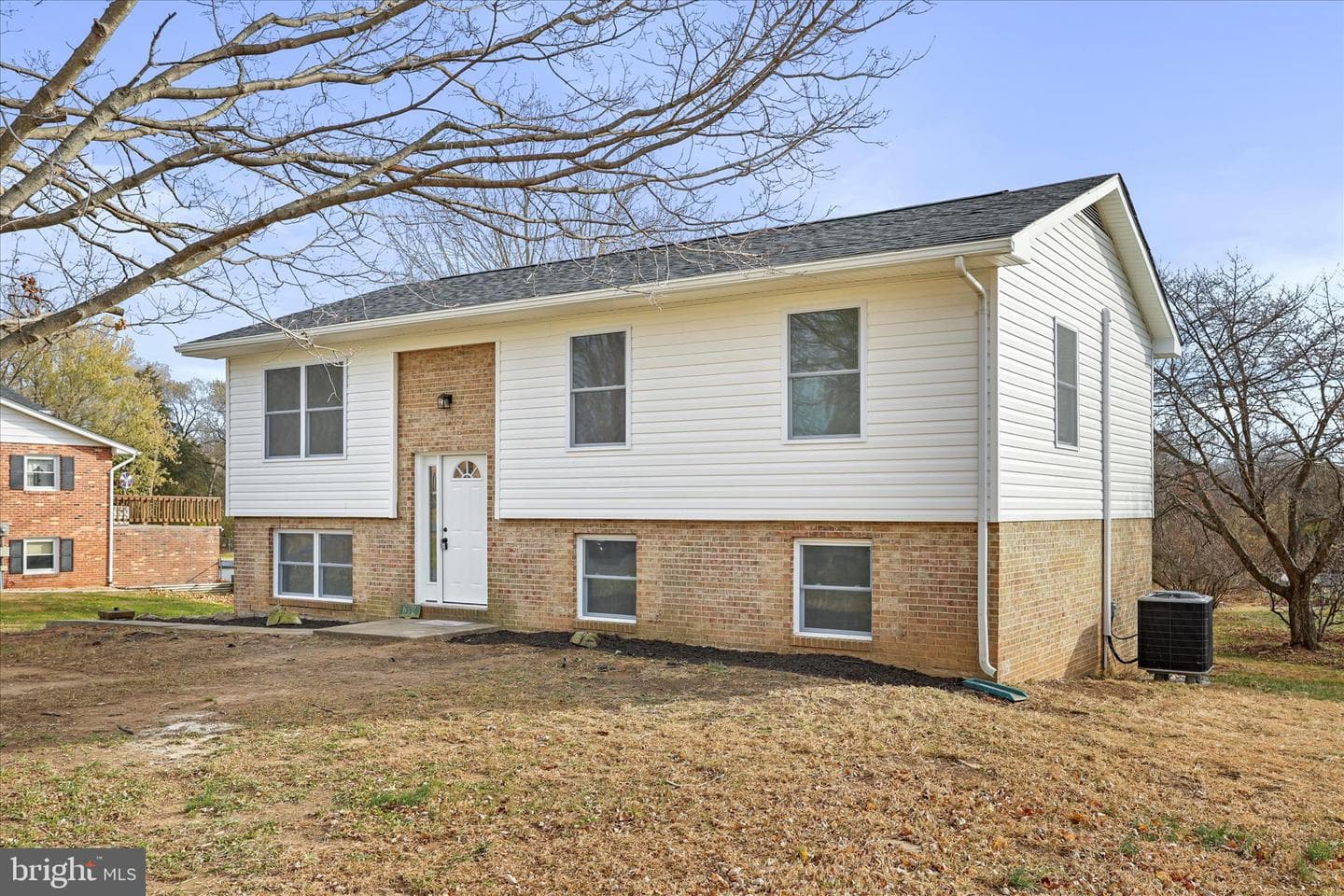 672 Montmorency Drive photo 2