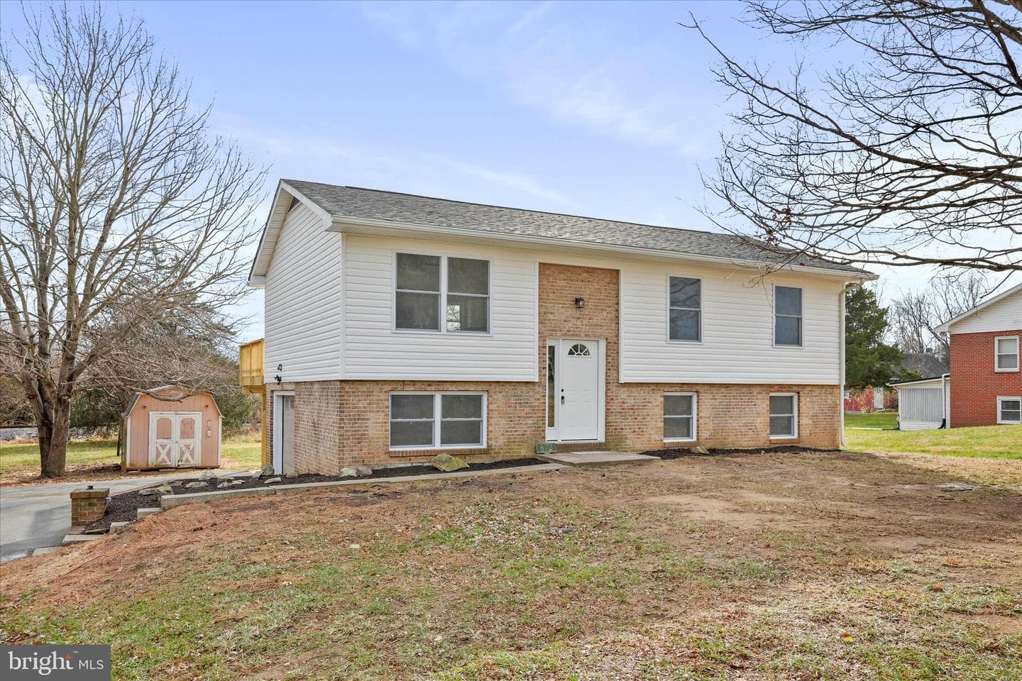 672 Montmorency Drive photo 3