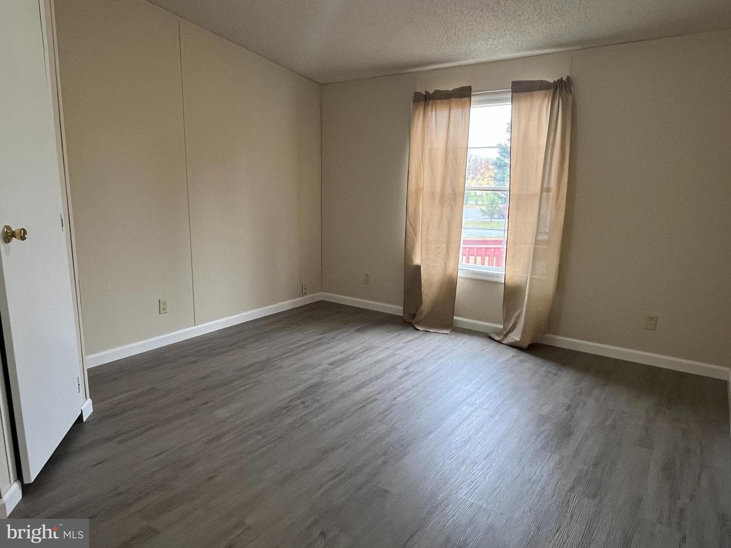 880 Royal Crest Drive photo 18