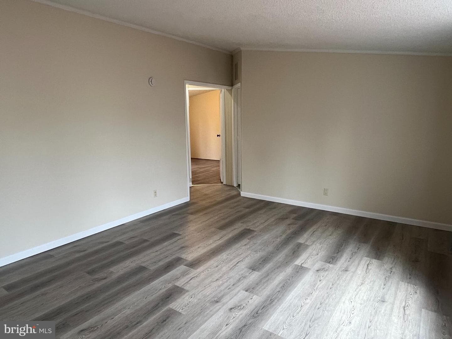 880 Royal Crest Drive photo 2