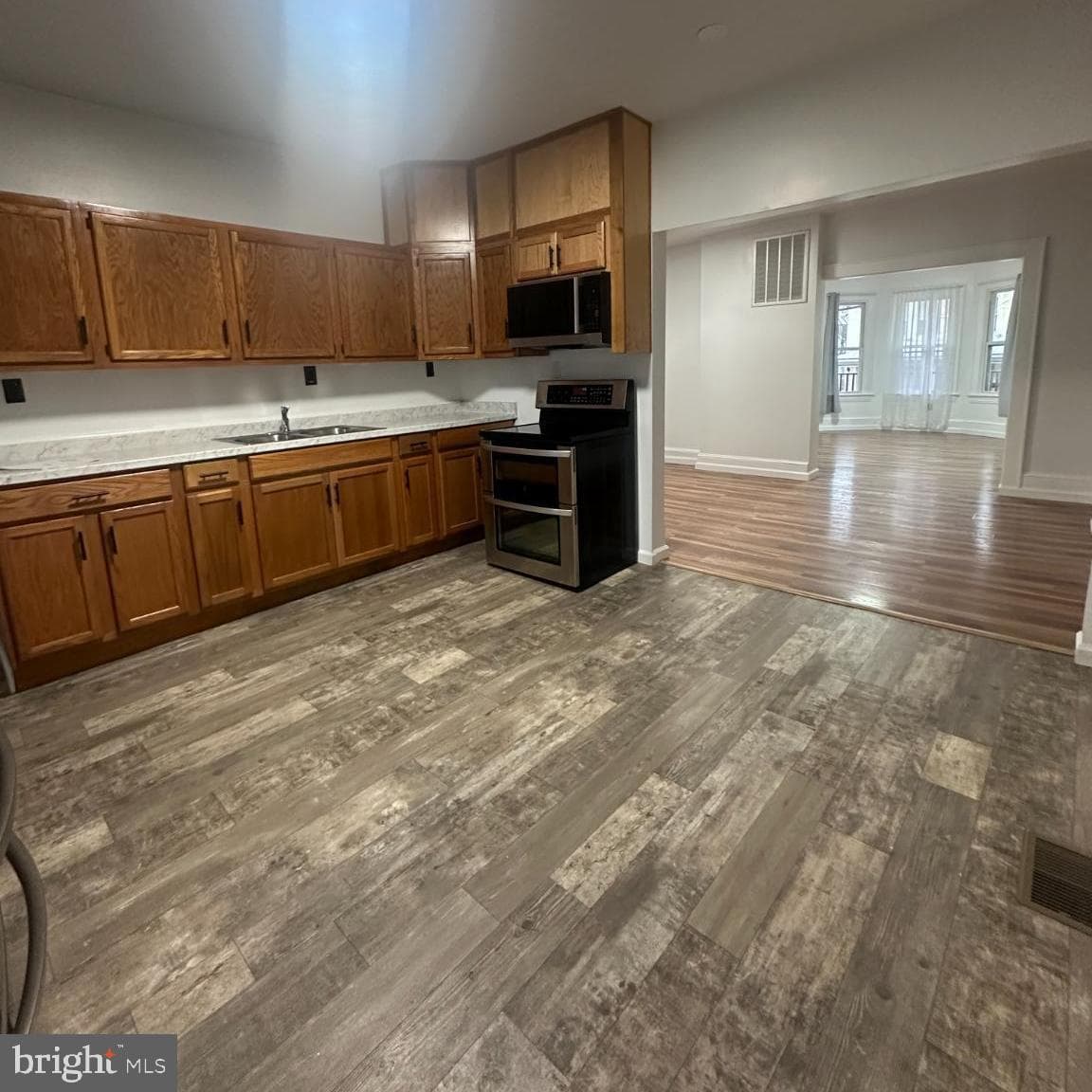 633 N Queen Street photo 7