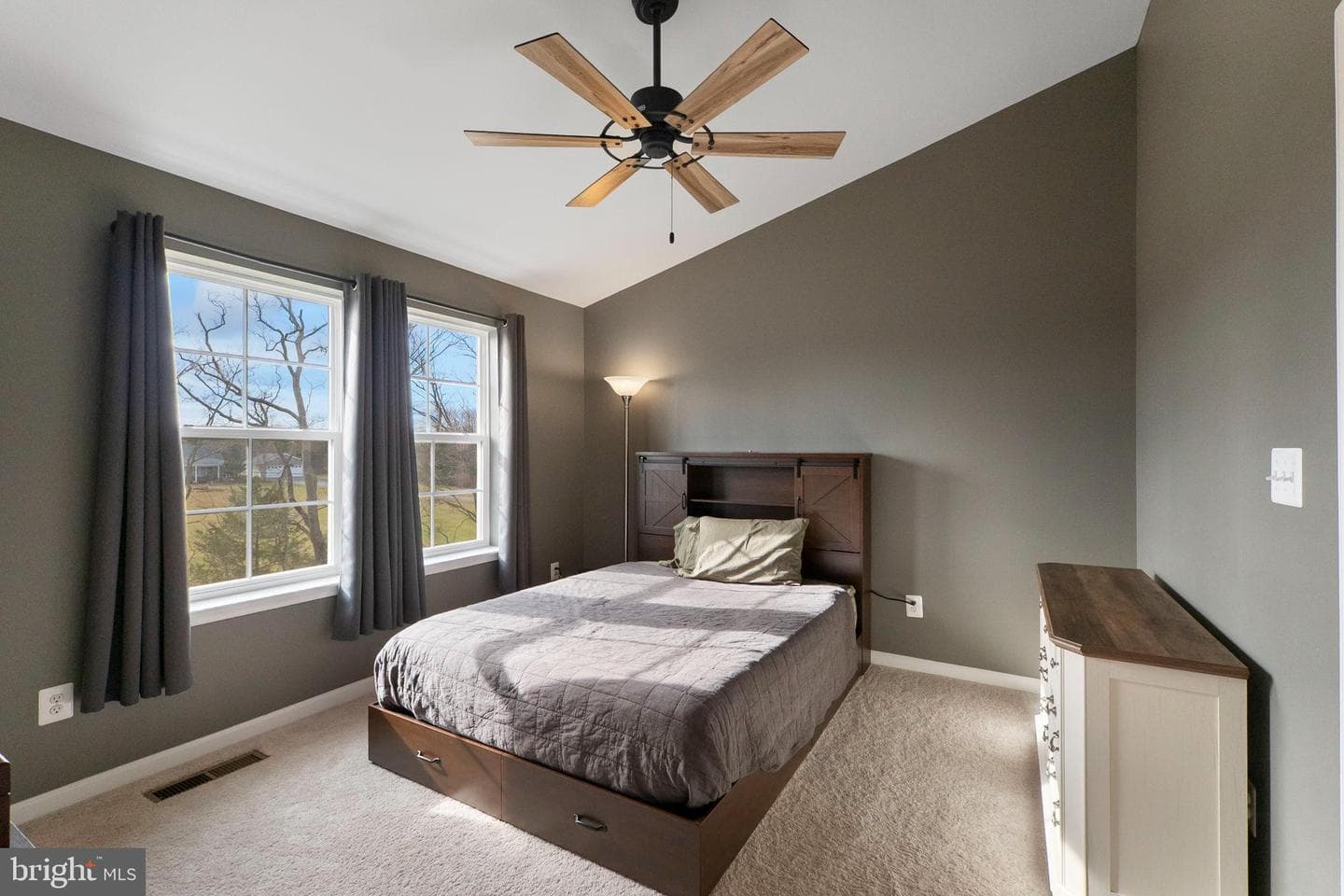 74 Colchester Court photo 18