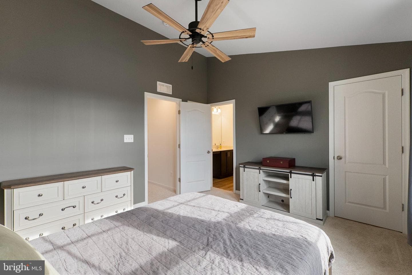 74 Colchester Court photo 21