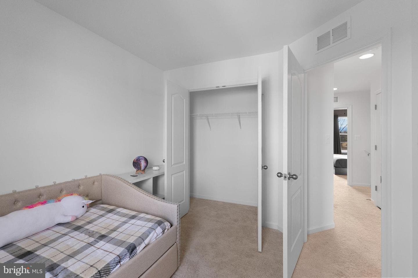 74 Colchester Court photo 27