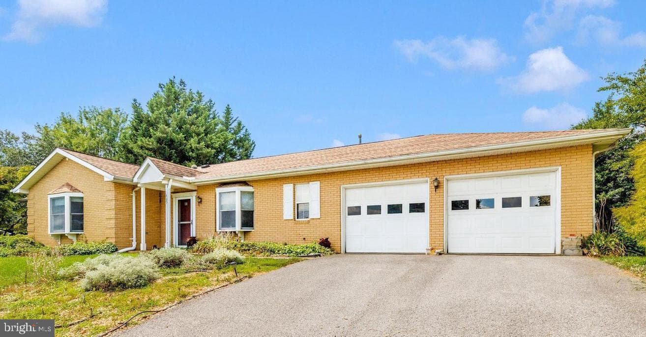 405 Holly Lane