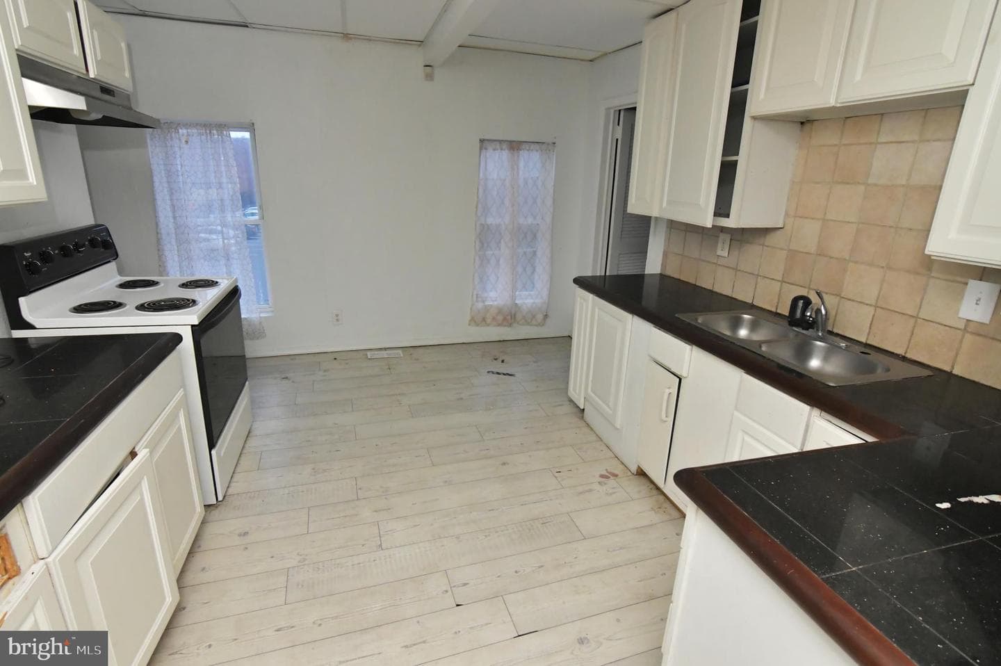 214 N College Street photo 8