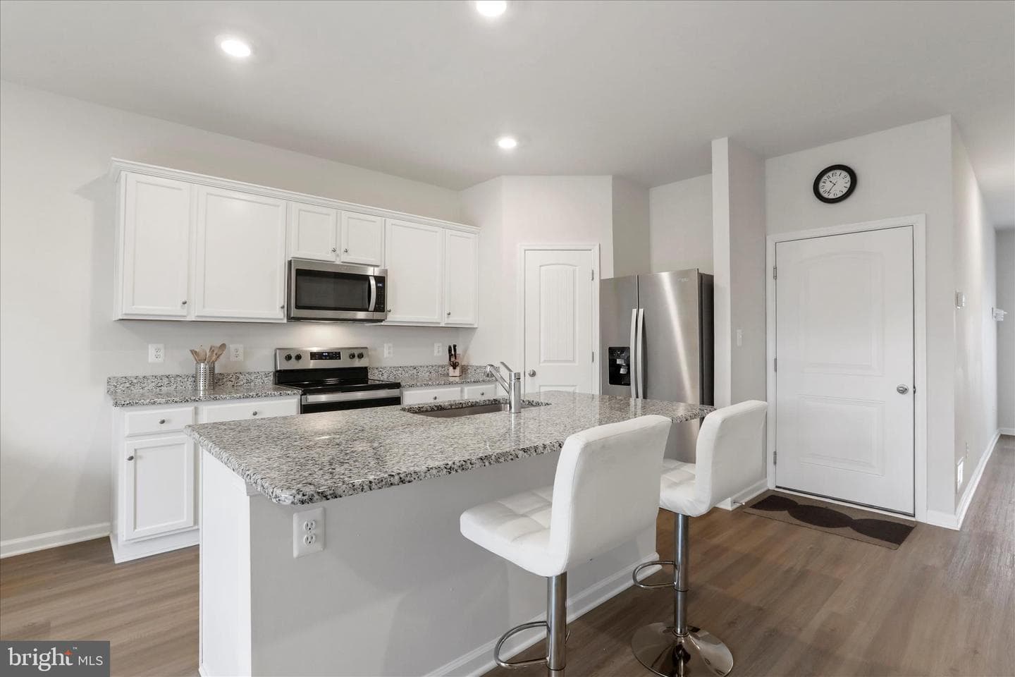 193 Hampstead Boulevard photo 11