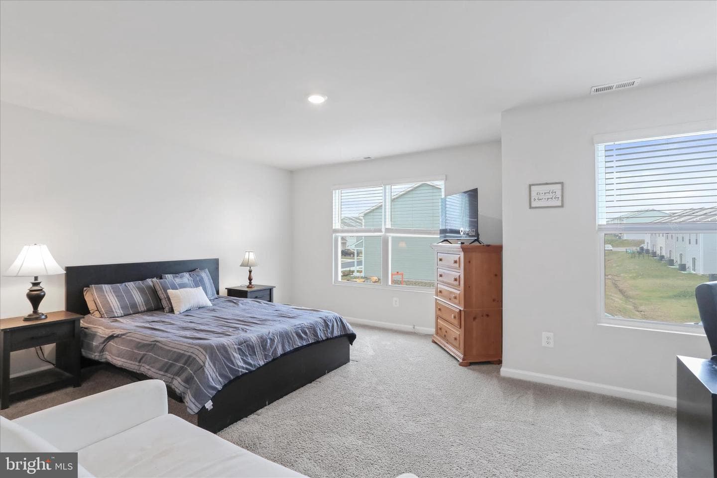 193 Hampstead Boulevard photo 18