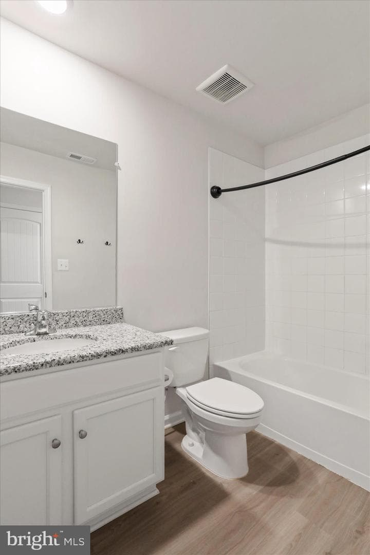 193 Hampstead Boulevard photo 28