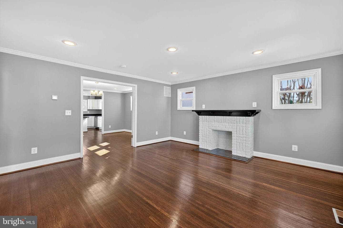 913 N Queen Street photo 10