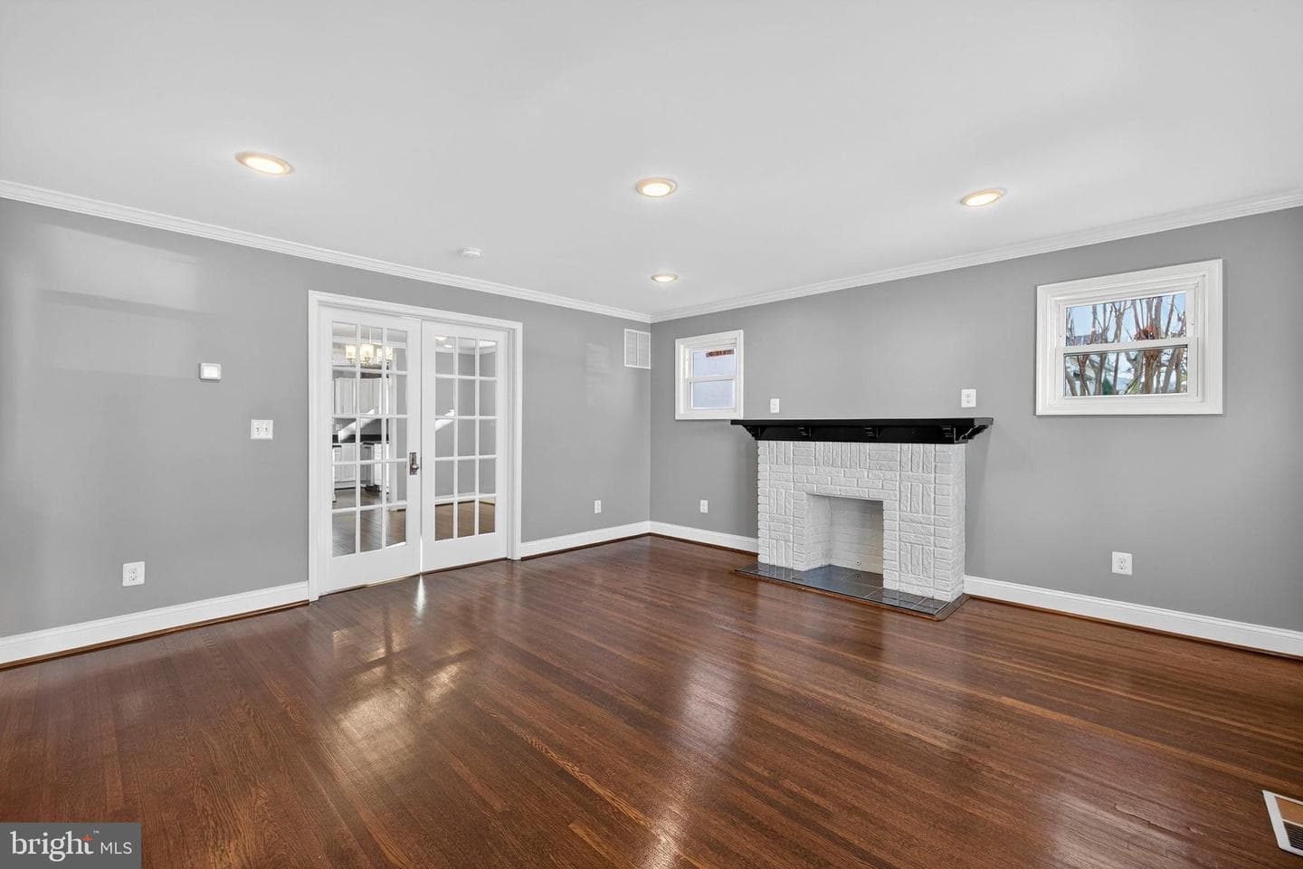 913 N Queen Street photo 11
