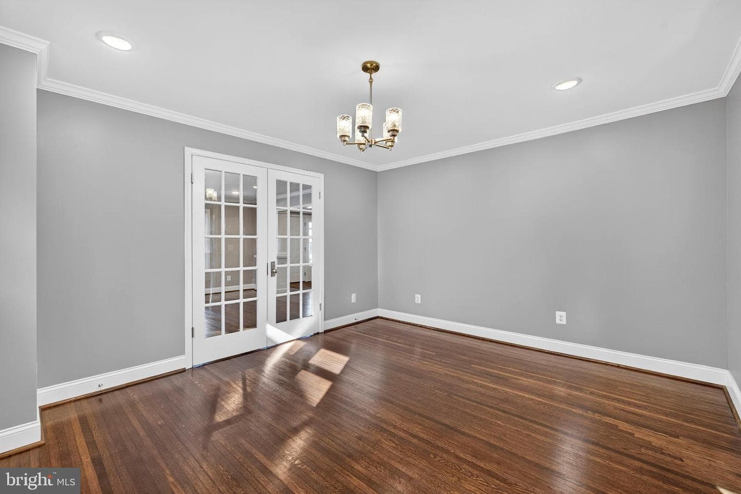 913 N Queen Street photo 17