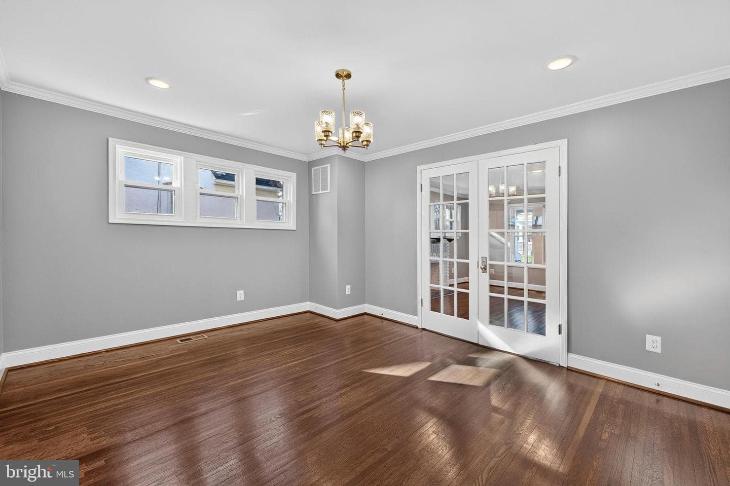 913 N Queen Street photo 19