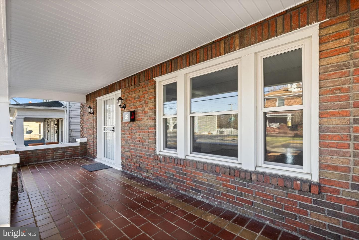 913 N Queen Street photo 2