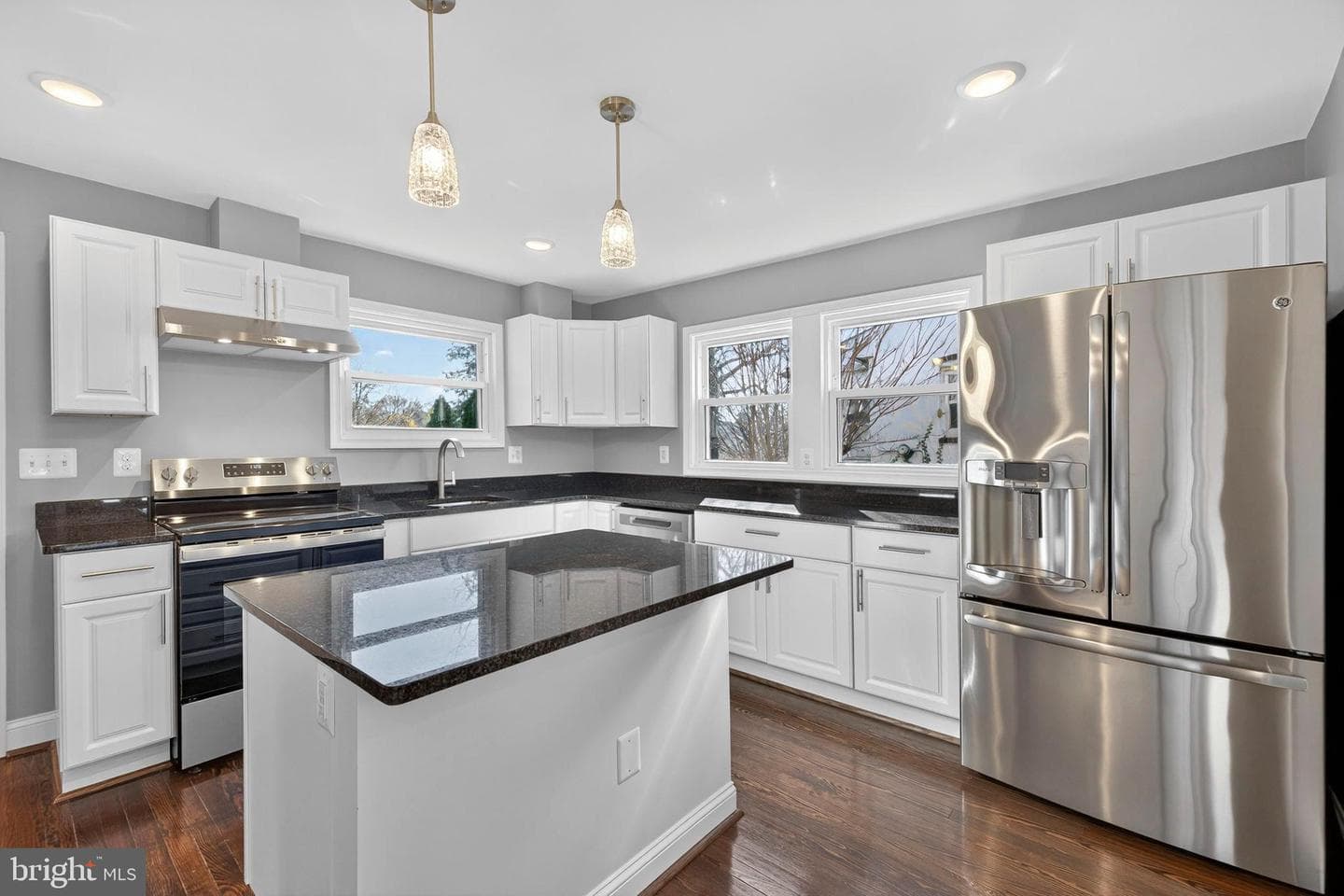 913 N Queen Street photo 22