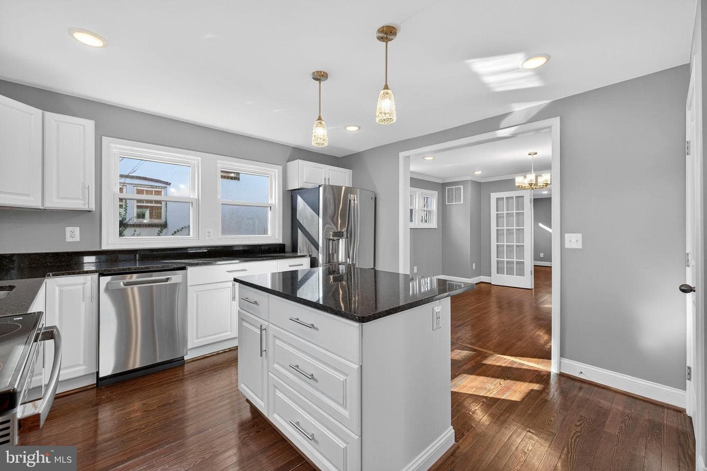 913 N Queen Street photo 23