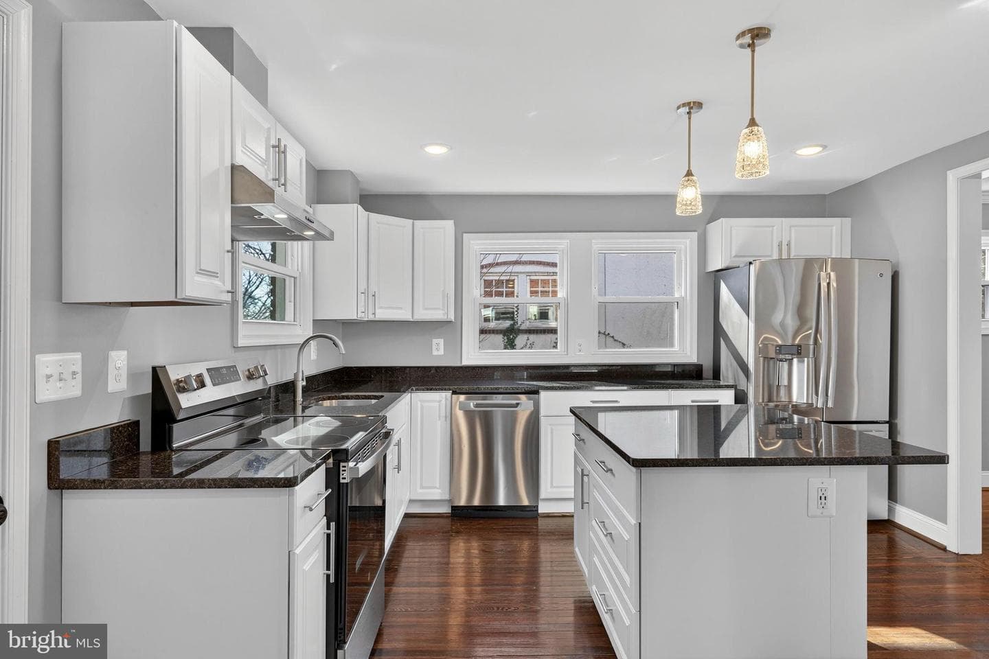913 N Queen Street photo 24