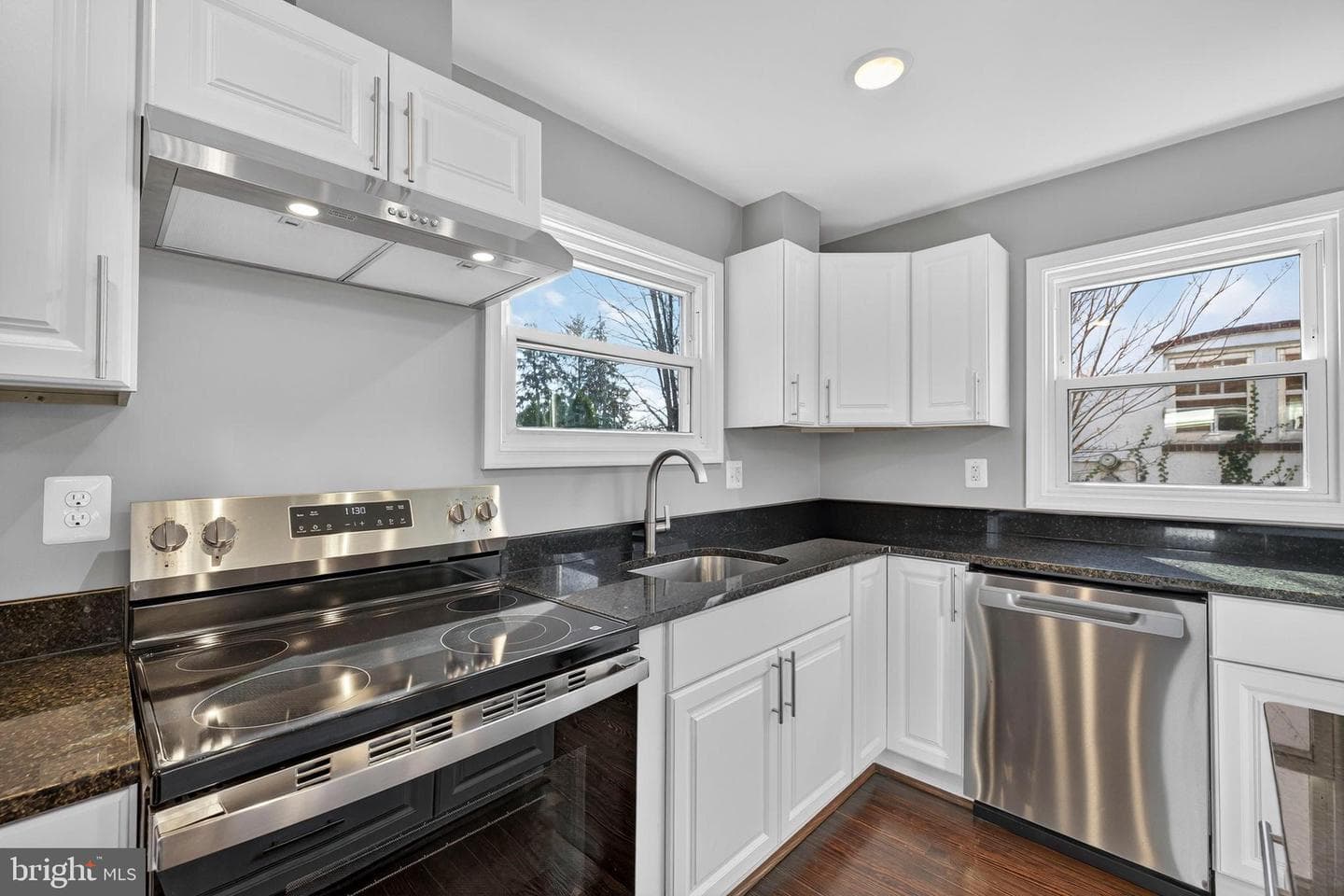 913 N Queen Street photo 25