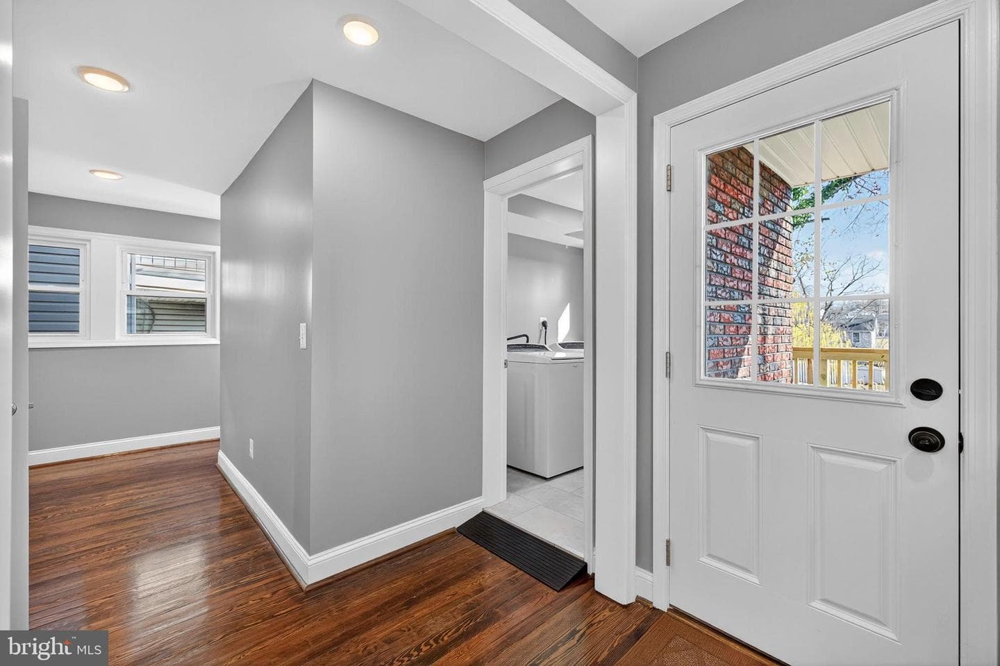 913 N Queen Street photo 28
