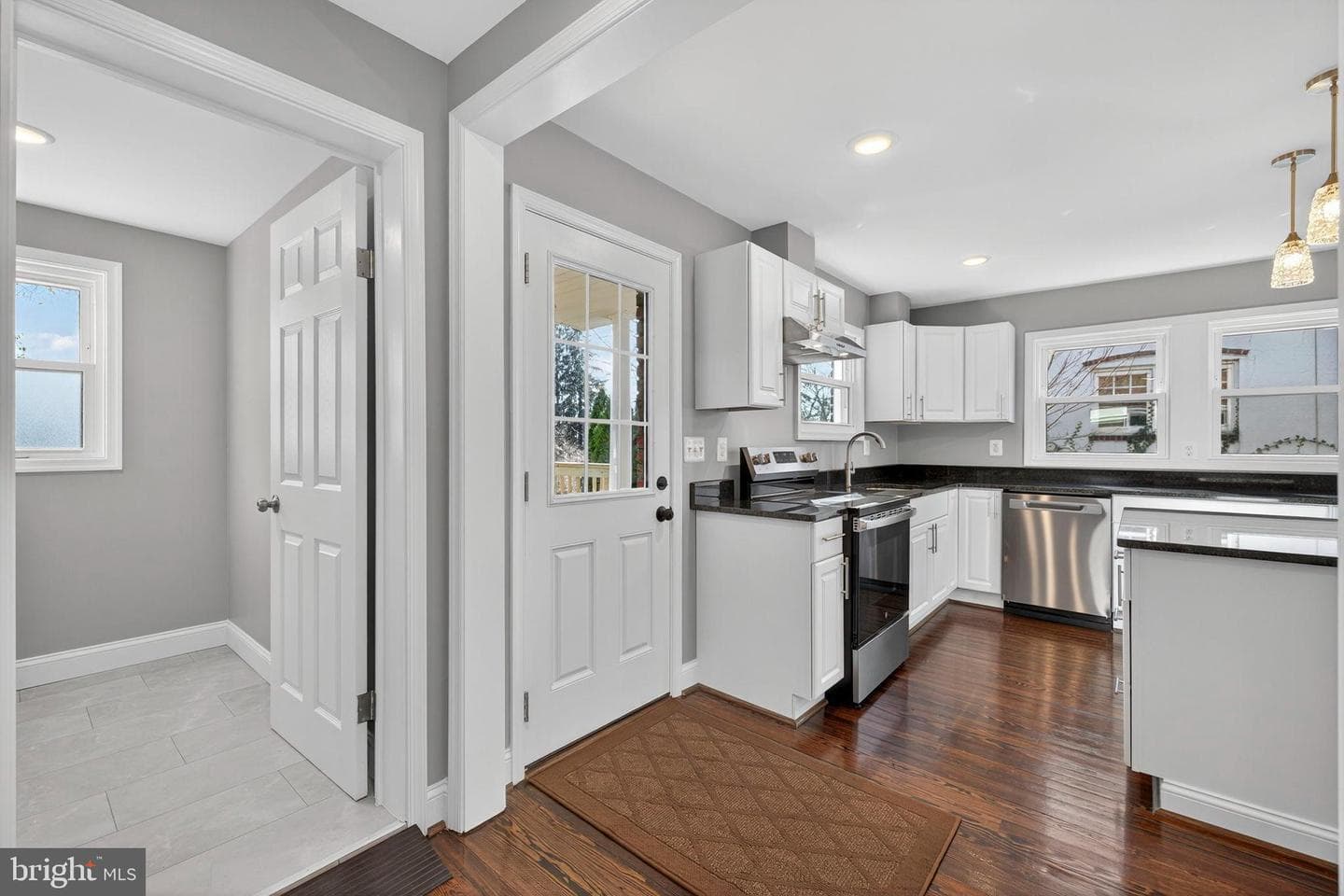 913 N Queen Street photo 29