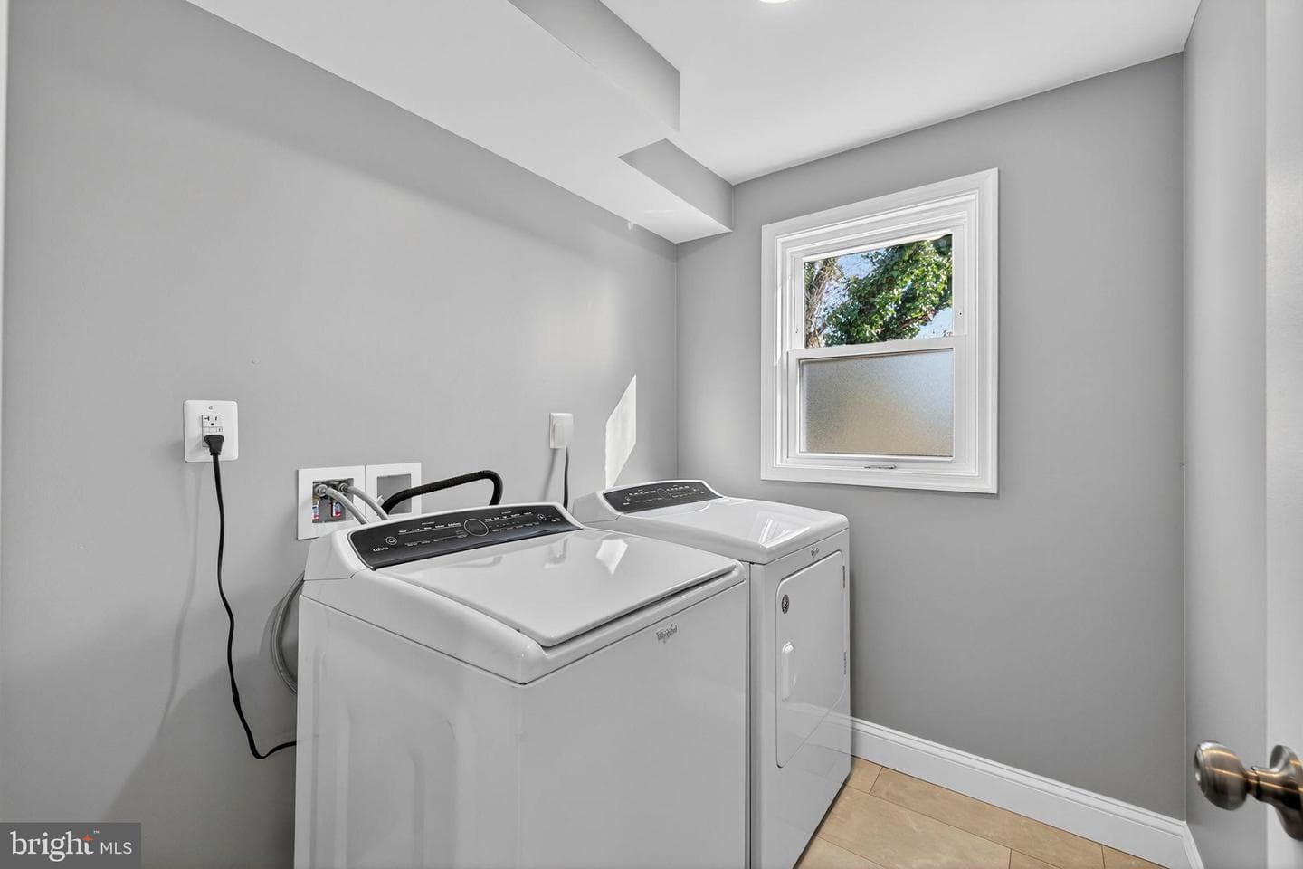 913 N Queen Street photo 30