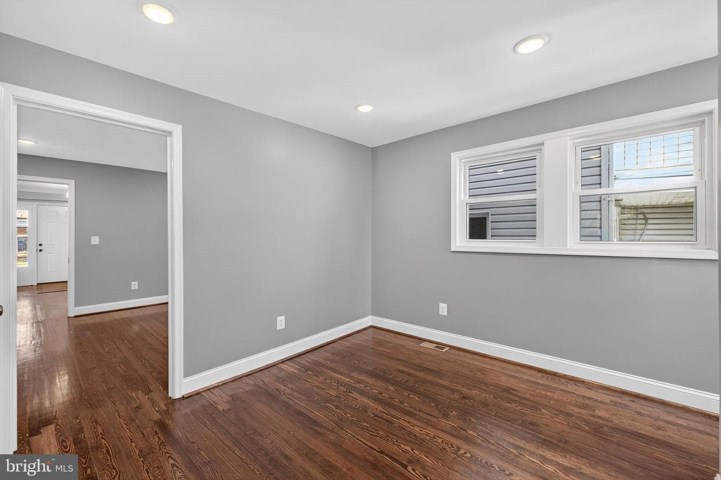 913 N Queen Street photo 31
