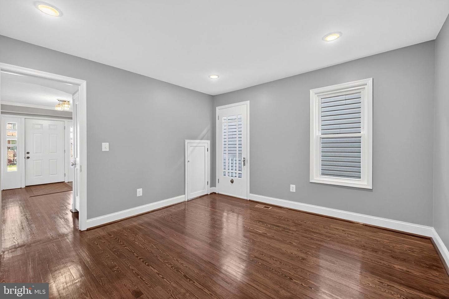913 N Queen Street photo 34