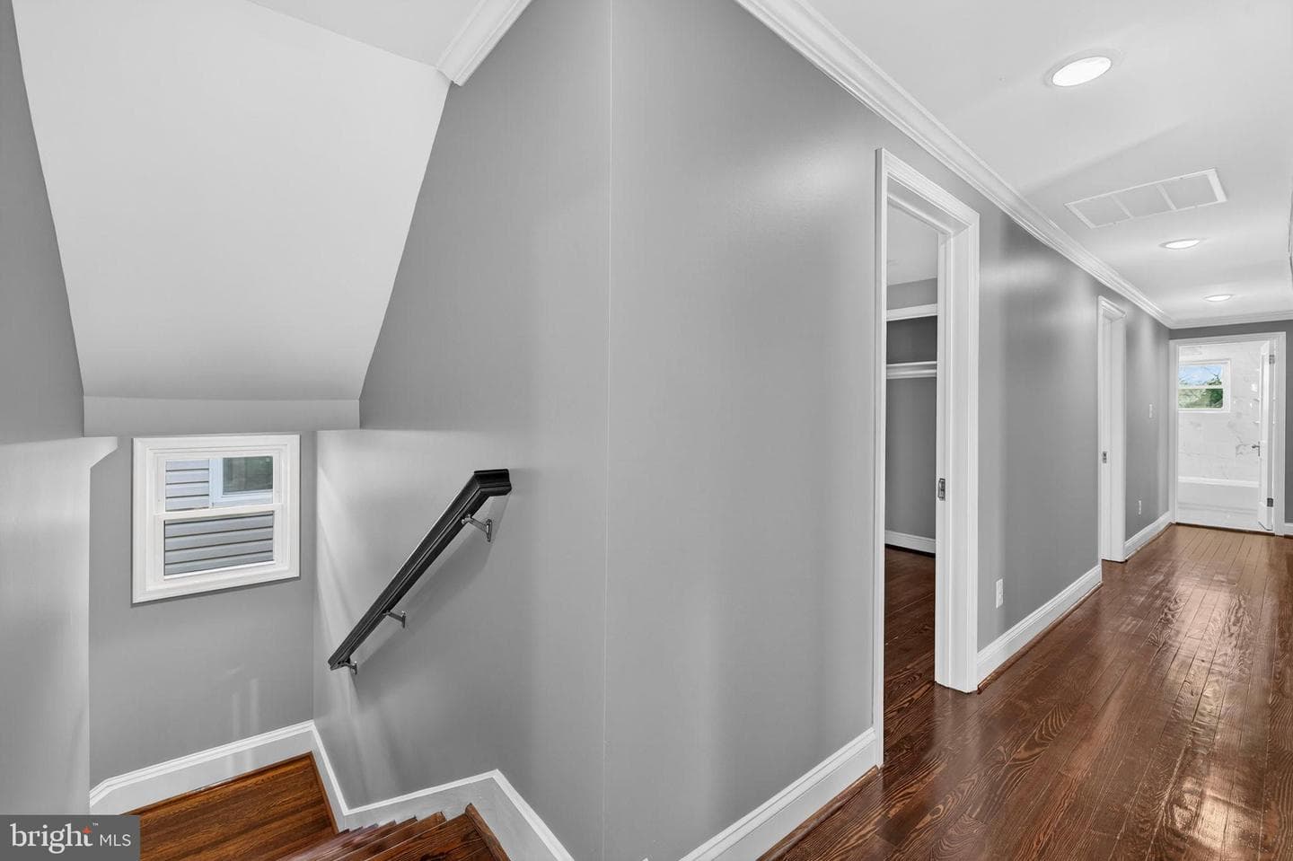 913 N Queen Street photo 37