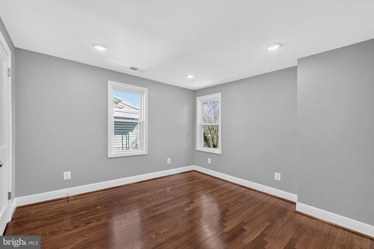913 N Queen Street photo 44