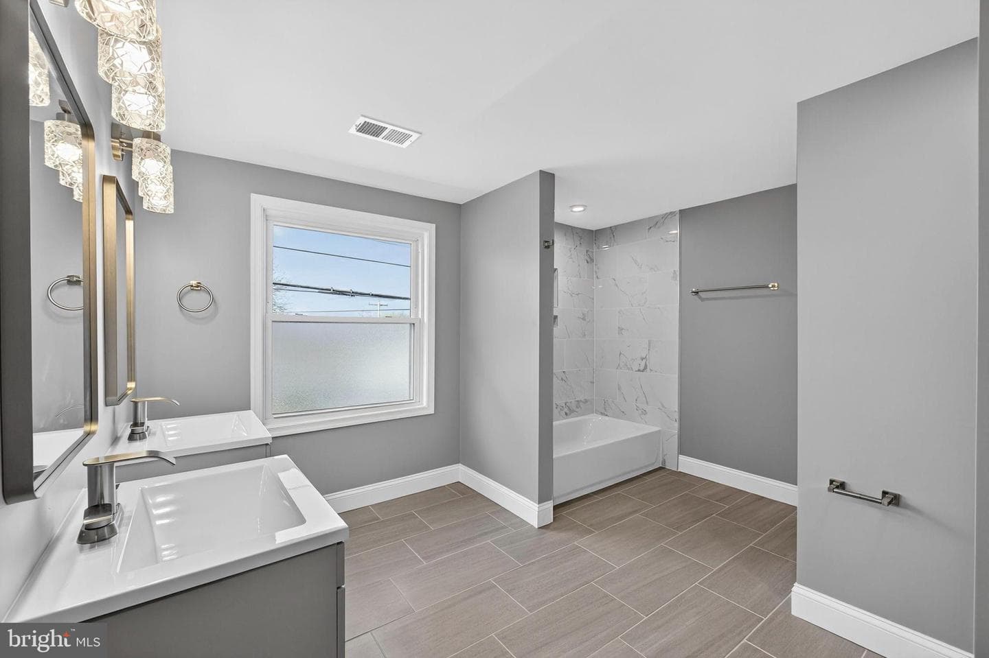 913 N Queen Street photo 46
