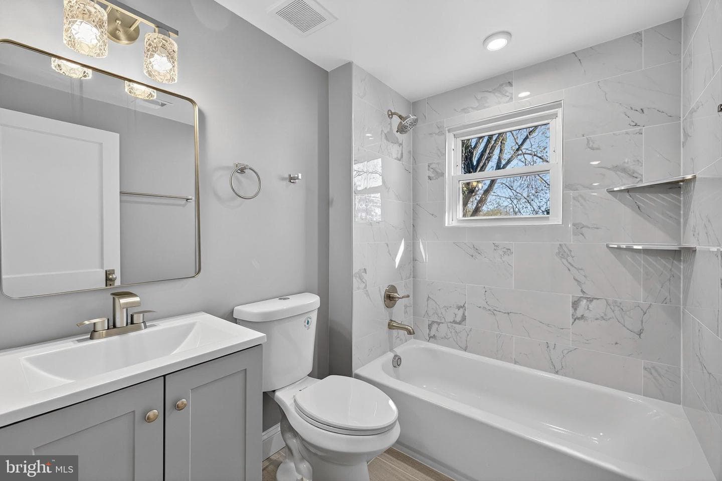 913 N Queen Street photo 55