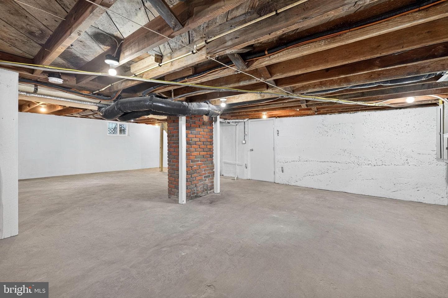 913 N Queen Street photo 58