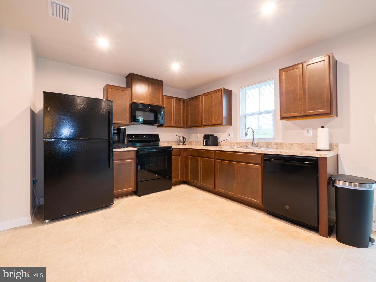 35 Calais Place photo 5