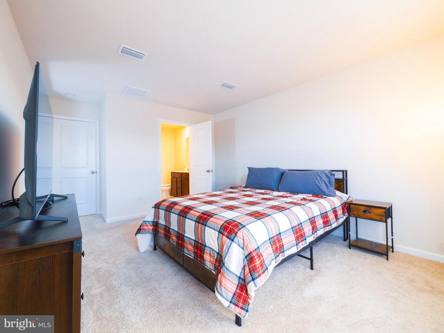 35 Calais Place photo 9