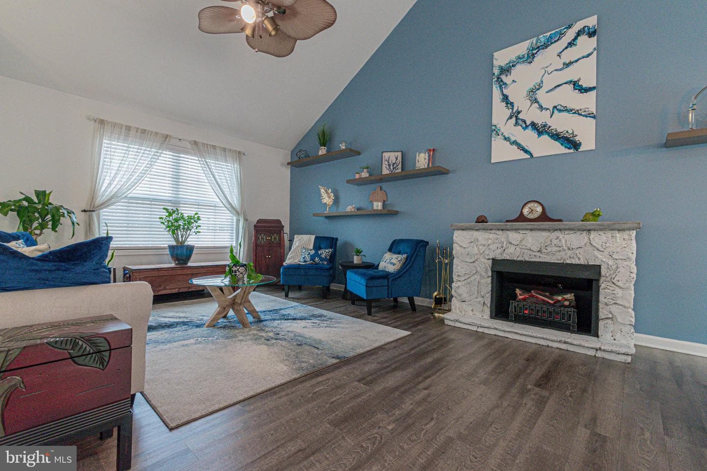 285 Wren Street N photo 19