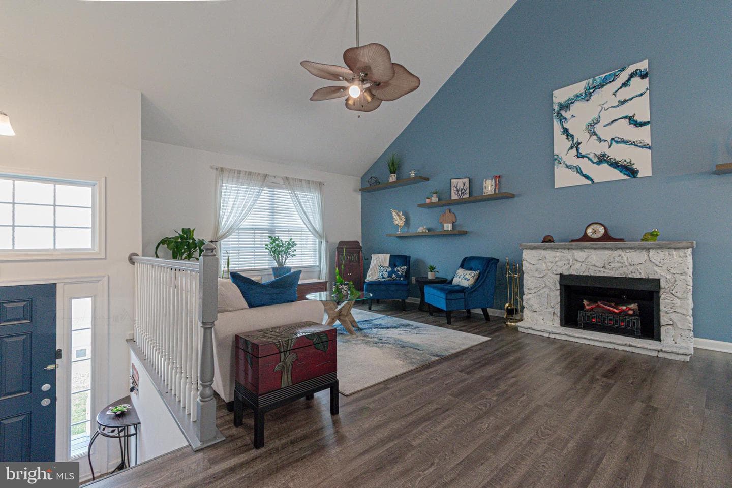 285 Wren Street N photo 4