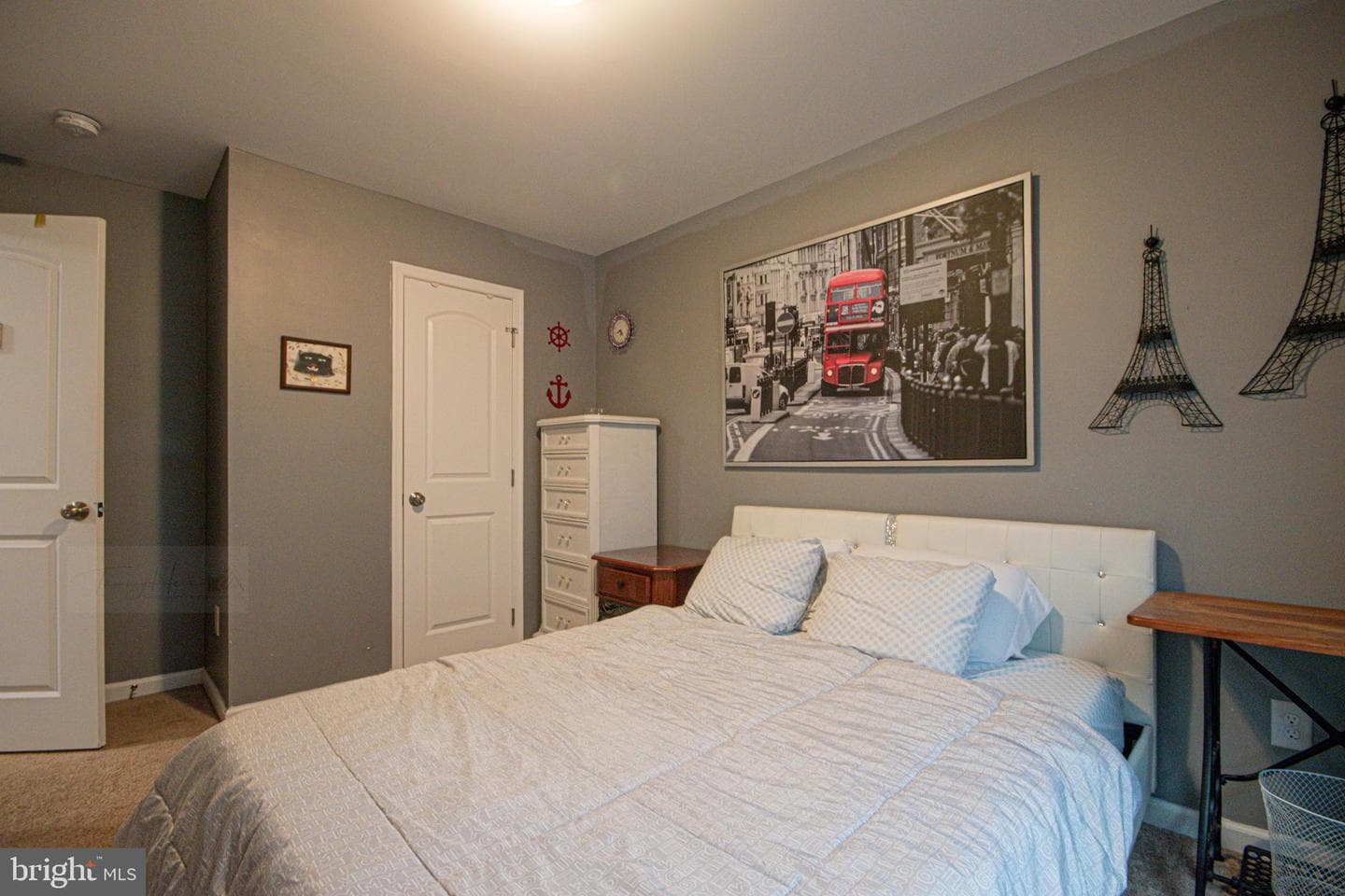 285 Wren Street N photo 40