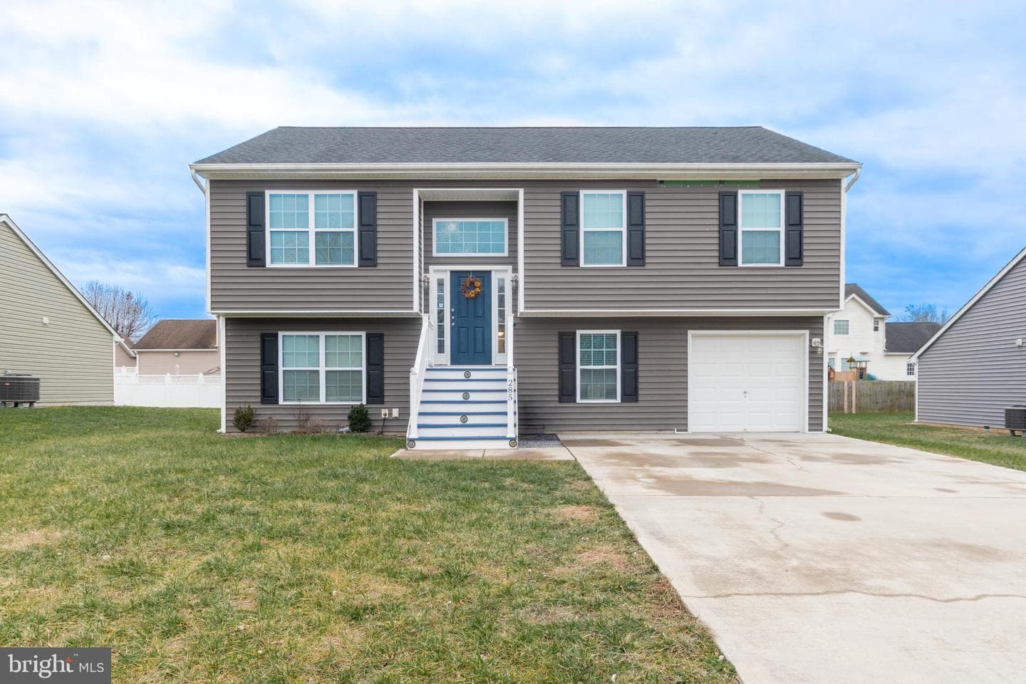 285 Wren Street N photo 42