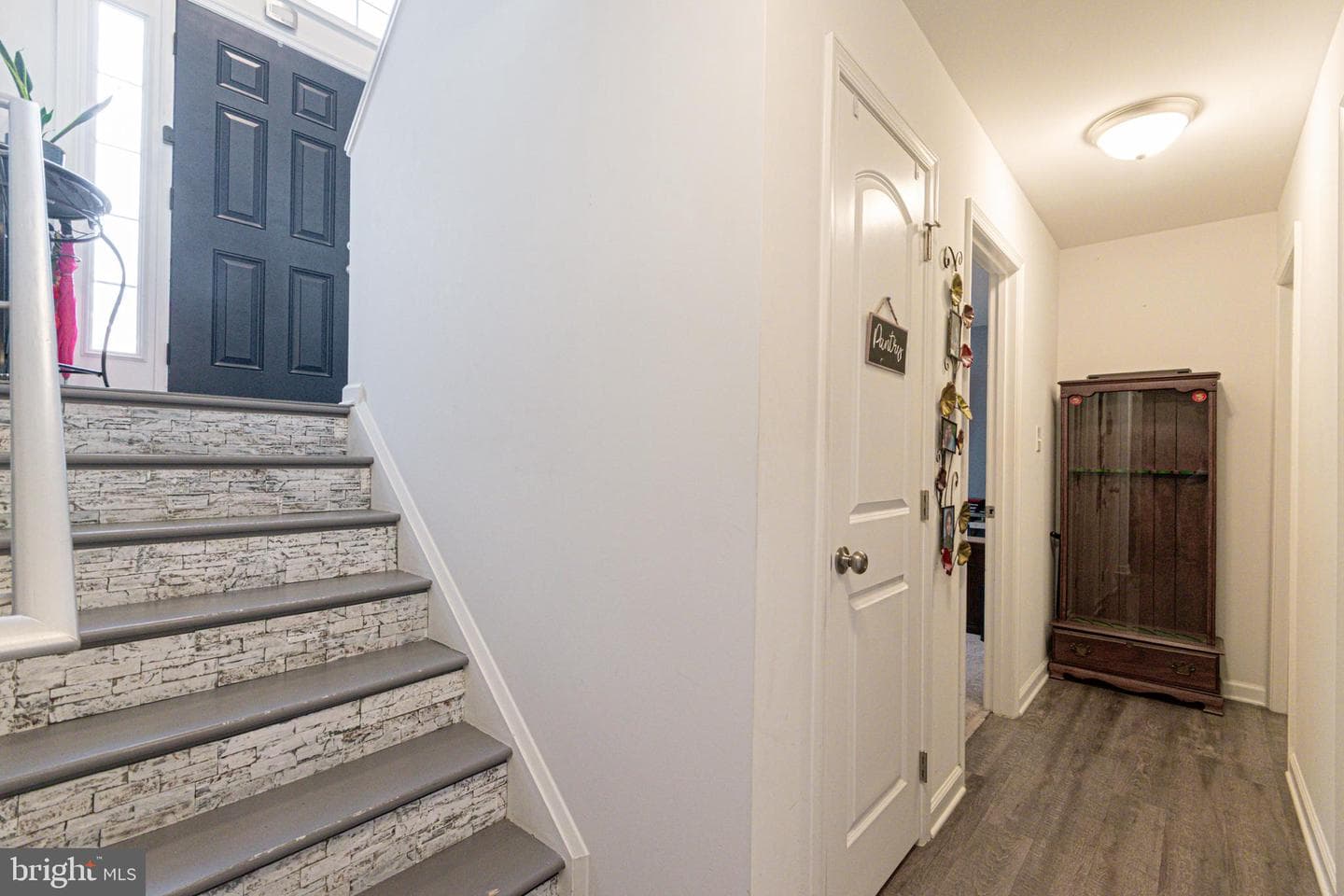 285 Wren Street N photo 43