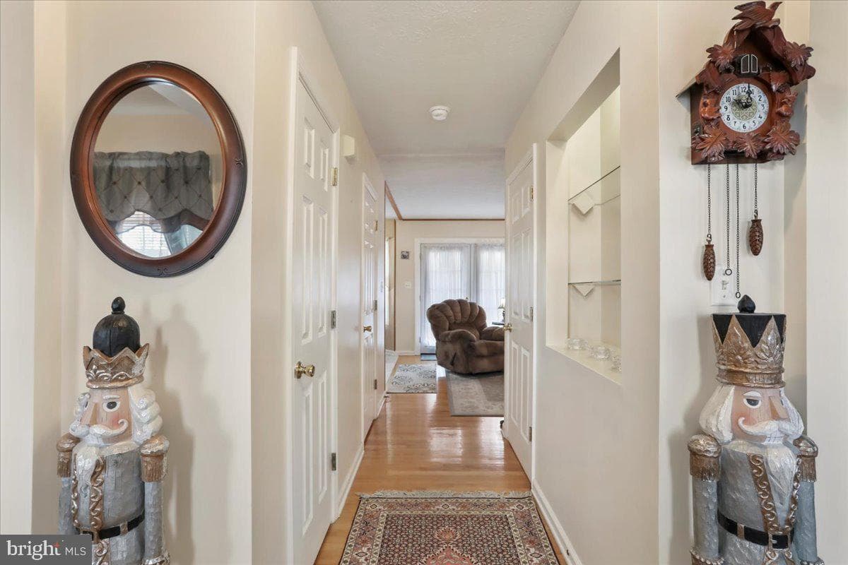 34 Standing Oak Court photo 3