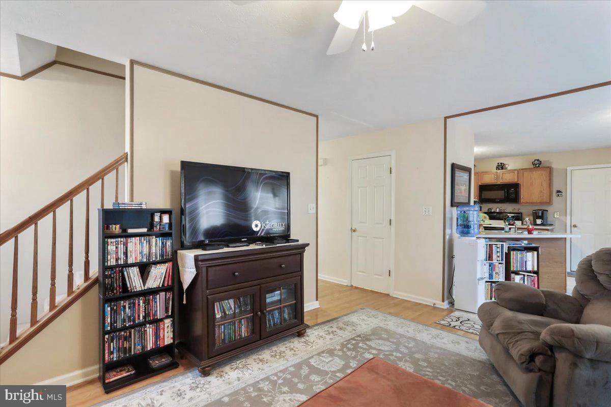 34 Standing Oak Court photo 6