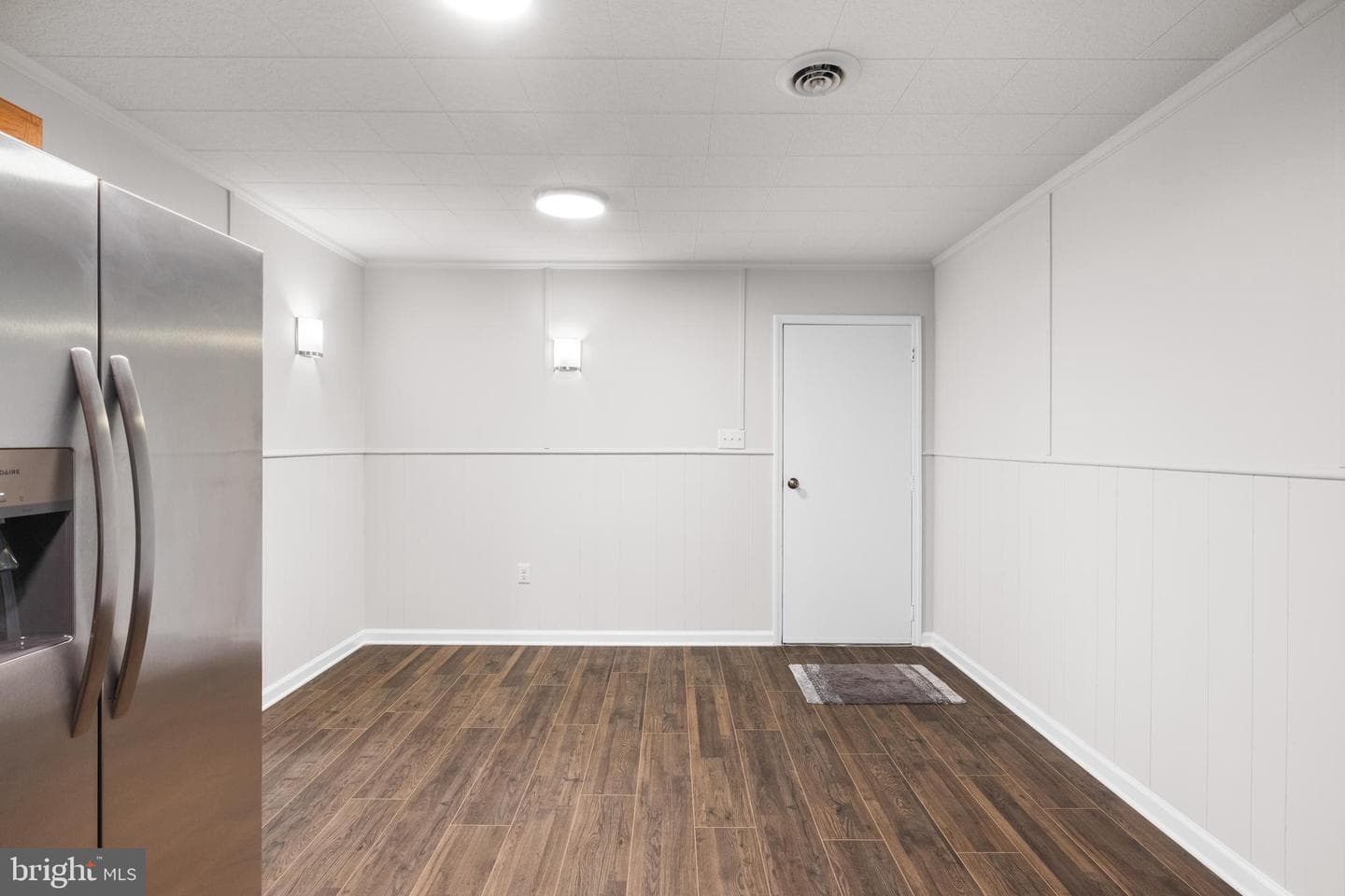 140 Capital Drive photo 11