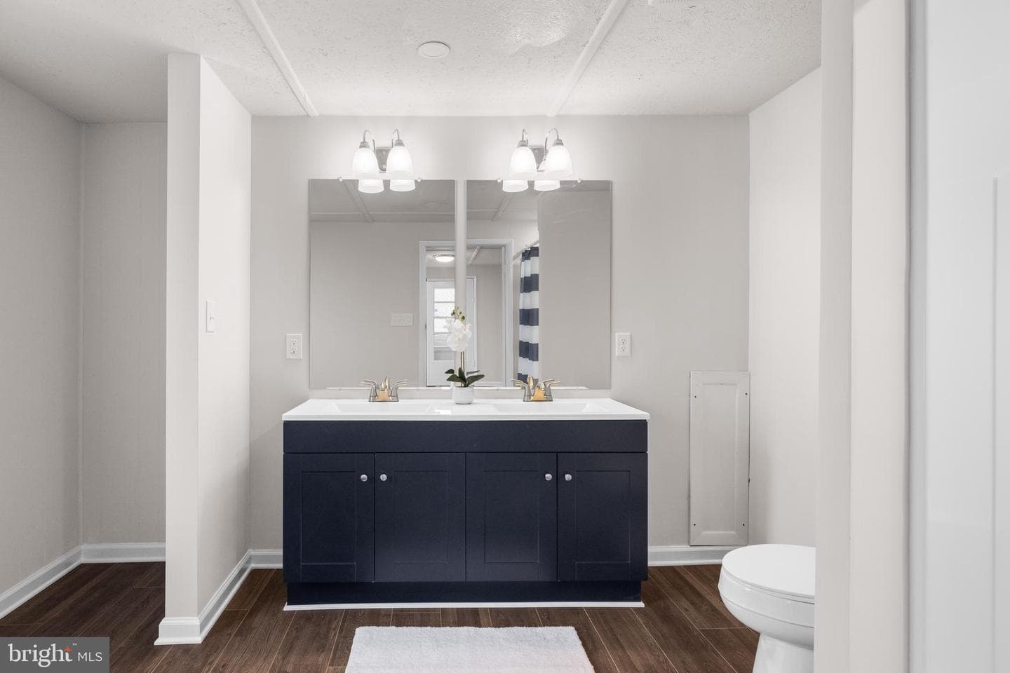 140 Capital Drive photo 16