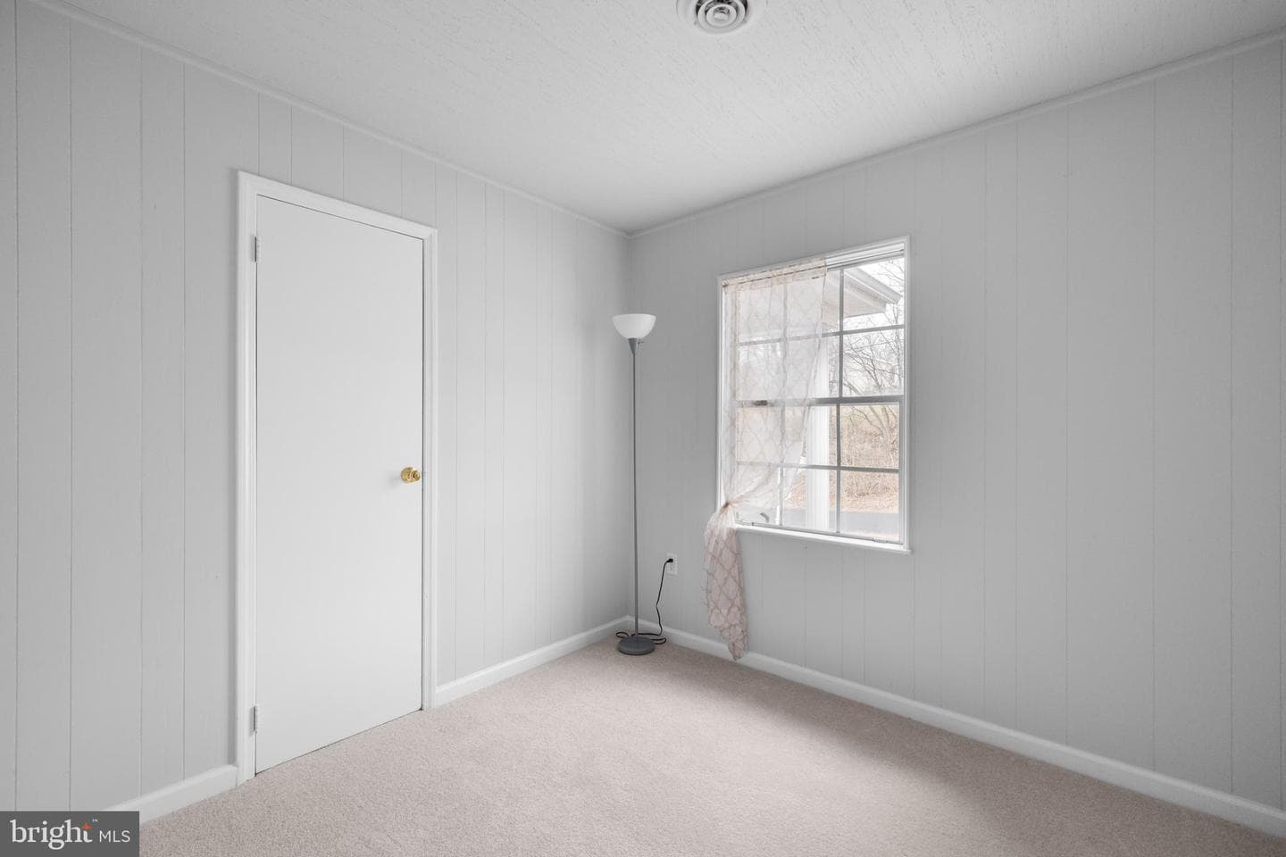 140 Capital Drive photo 17