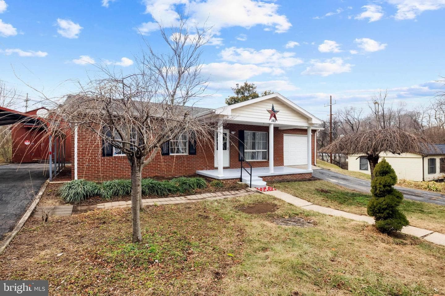 140 Capital Drive photo 2