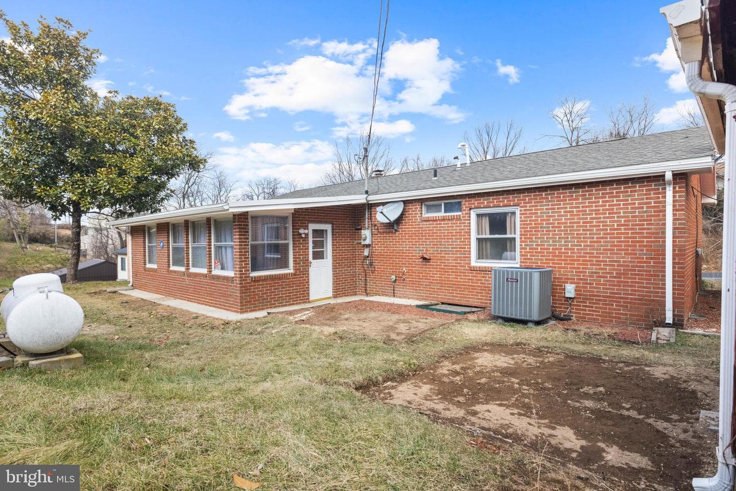 140 Capital Drive photo 22