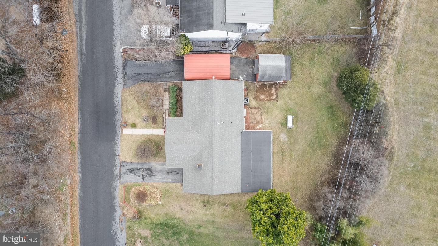 140 Capital Drive photo 24