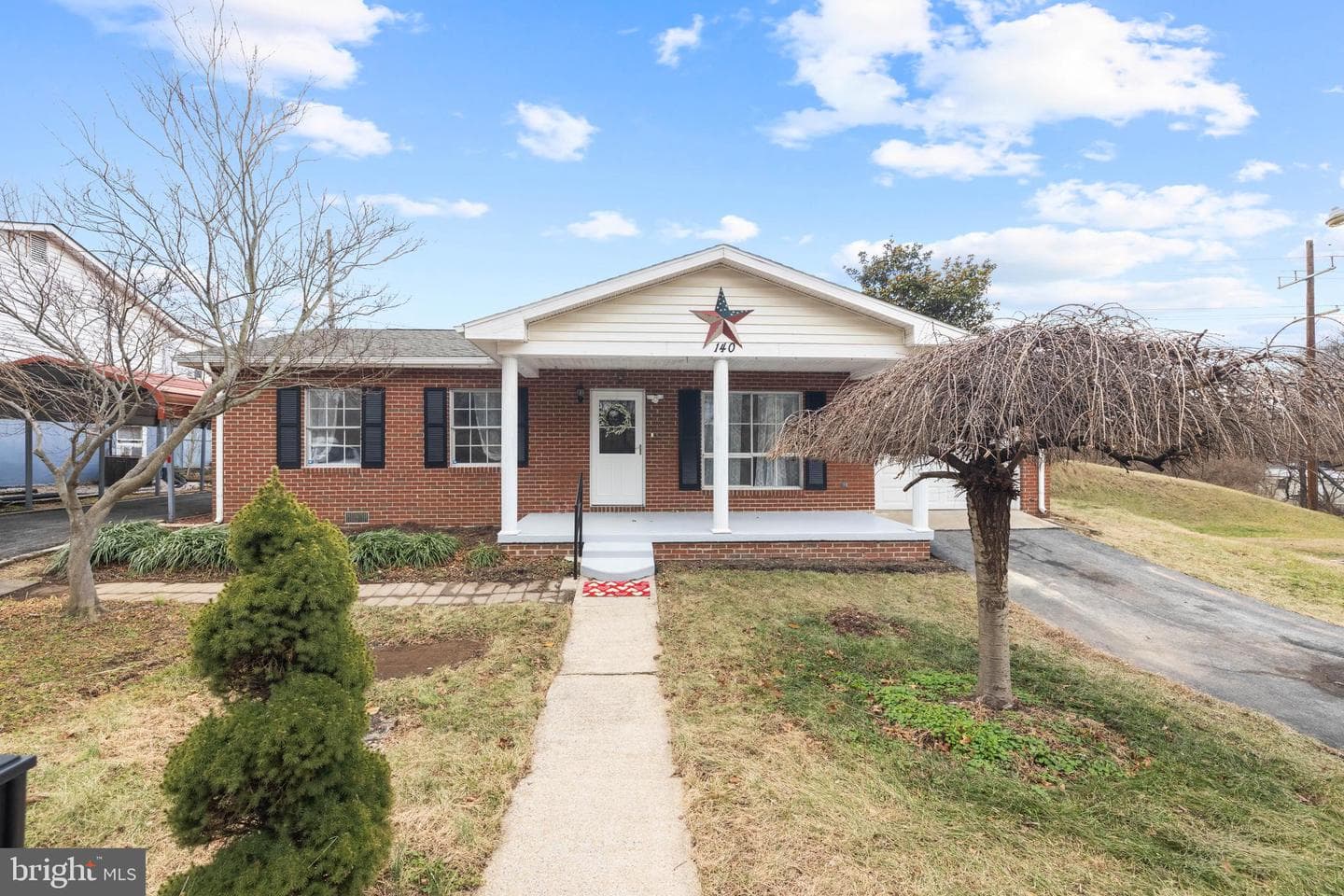140 Capital Drive photo 25
