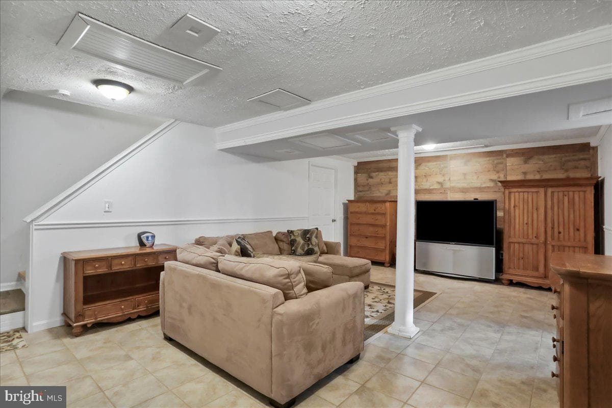 102 Basswood Drive photo 33