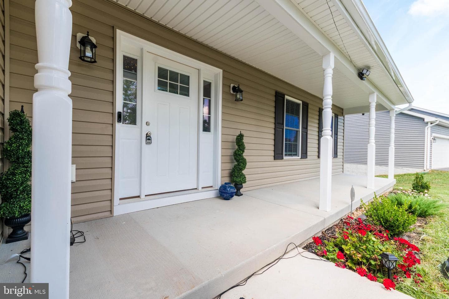 342 Europa Way photo 4